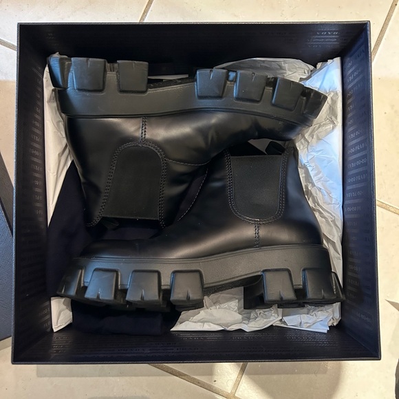 Prada monolith Chelsea boot - Picture 16 of 16
